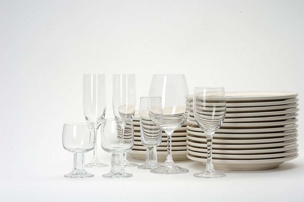 plates, cups, still life-1348213.jpg